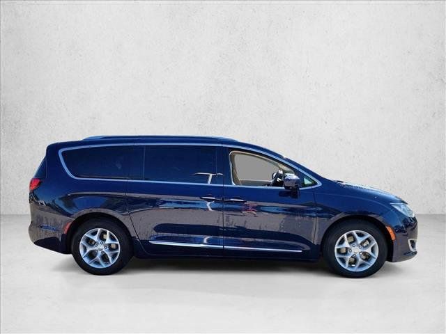 Used 2018 Chrysler Pacifica Touring-L Plus w/ Advanced Safetytec Group FWD image 4