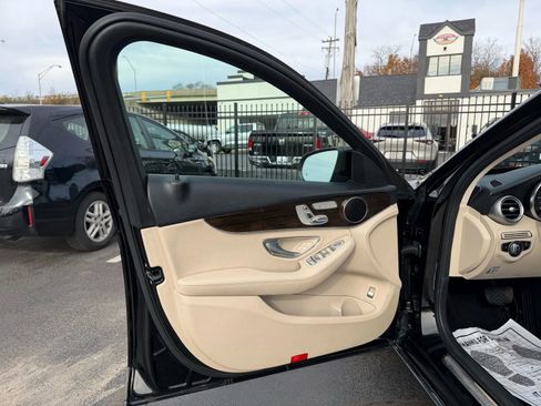 Used 2019 Mercedes-Benz C 300 4MATIC Sedan image 21