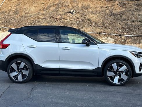 New 2026 Volvo EX40 Plus w/ Climate Package image 4