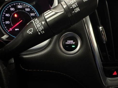 Used 2021 Chevrolet Traverse LT FWD image 34