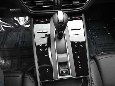 New 2026 Porsche Macan AWD/4WD image 12