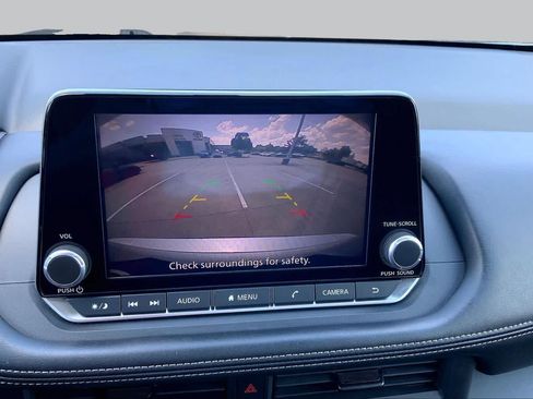 Used 2024 Nissan Rogue S FWD image 27