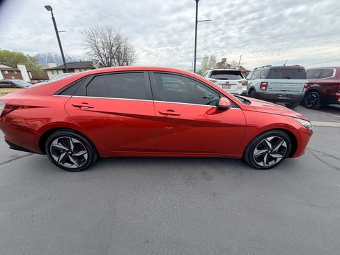 Used 2022 Hyundai Elantra Limited FWD image 3