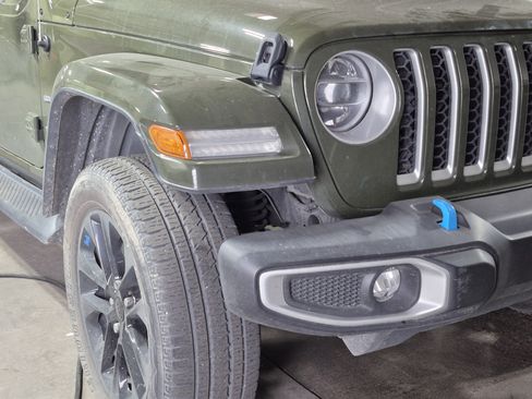 Used 2022 Jeep Wrangler Unlimited Sahara AWD/4WD image 24