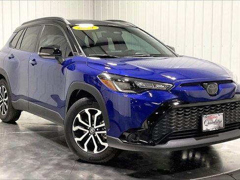 Used 2024 Toyota Corolla Cross AWD Hybrid w/ Moonroof Package image 3