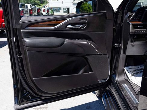 Used 2024 Cadillac Escalade Premium Luxury AWD/4WD image 11