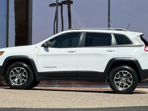 Used 2020 Jeep Cherokee Trailhawk image 6