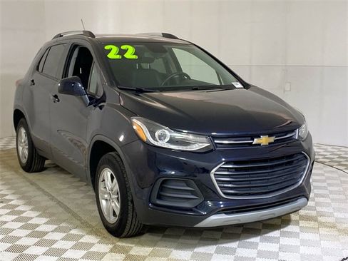 Used 2022 Chevrolet Trax LT w/ LT Convenience Package image 1