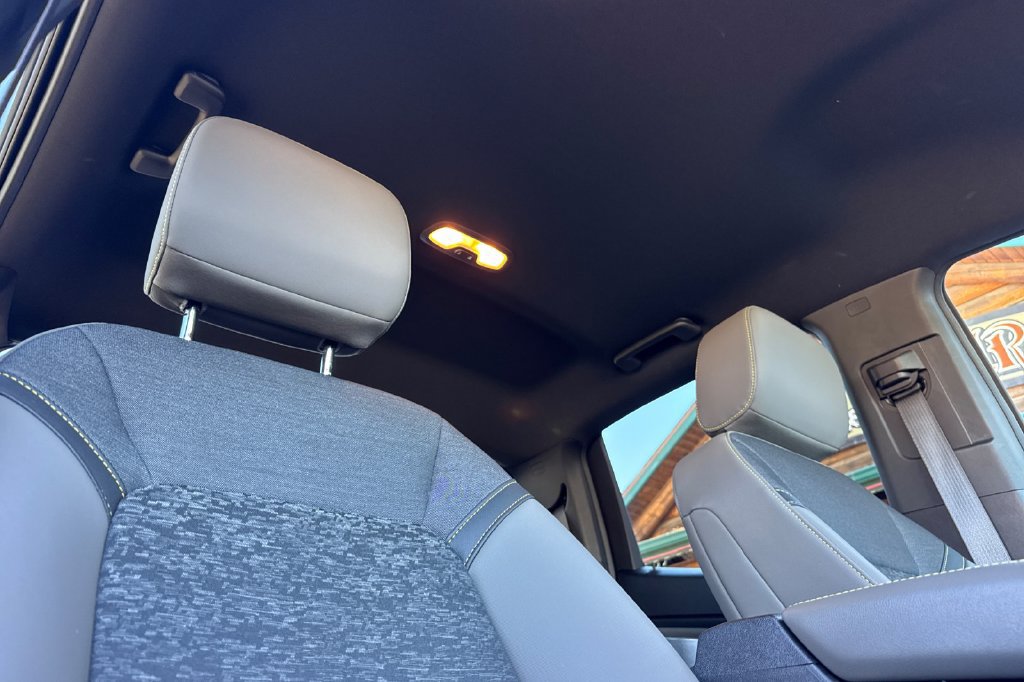 Used 2024 Chevrolet Colorado ZR2 w/ Safety Package AWD/4WD image 18