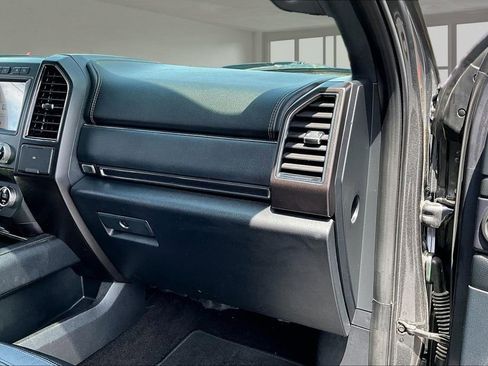 Used 2019 Ford Expedition Limited w/ Equipment Group 302A AWD/4WD image 17