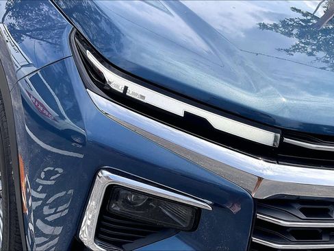 Used 2024 Chevrolet Traverse LT w/ LPO, Floor Liner Package FWD image 28