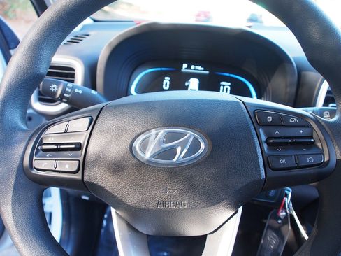 Used 2025 Hyundai Venue SE image 21