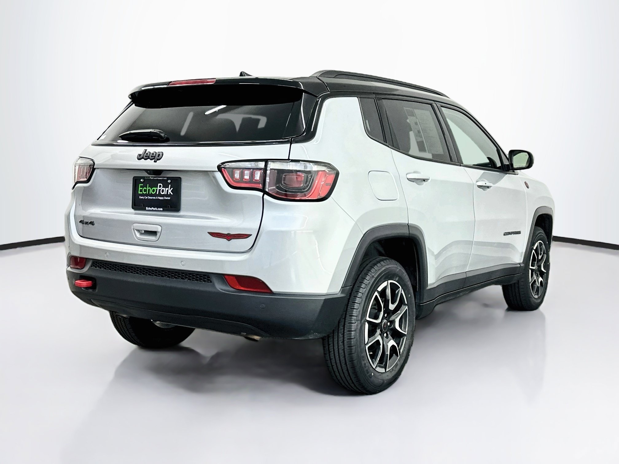 Used 2025 Jeep Compass Trailhawk AWD/4WD image 9