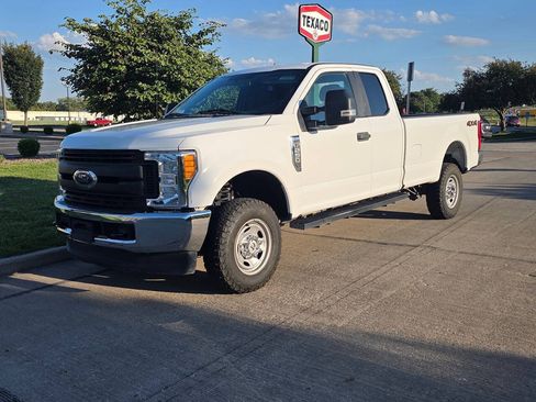 Used 2018 Ford F250 XL w/ Power Equipment Group AWD/4WD image 2