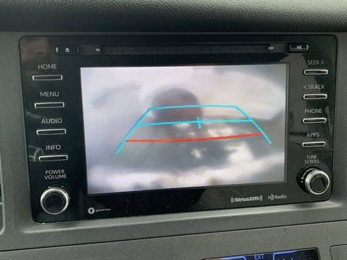 Used 2018 Toyota Sienna LE image 11