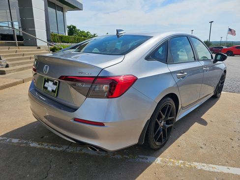 Used 2022 Honda Civic Sport image 4