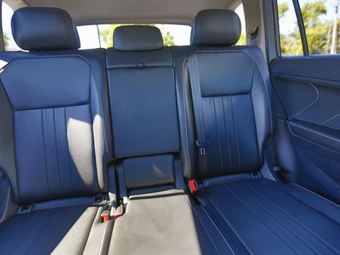 Used 2022 Volkswagen Tiguan SE FWD image 12