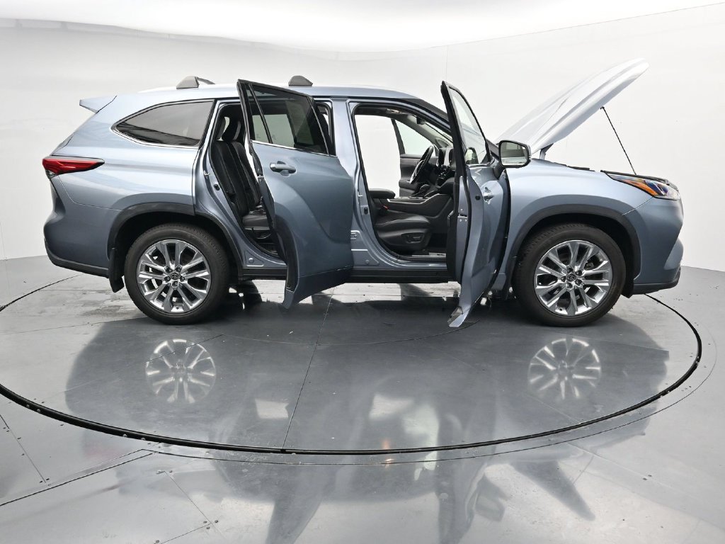 Used 2023 Toyota Highlander Limited AWD/4WD image 41