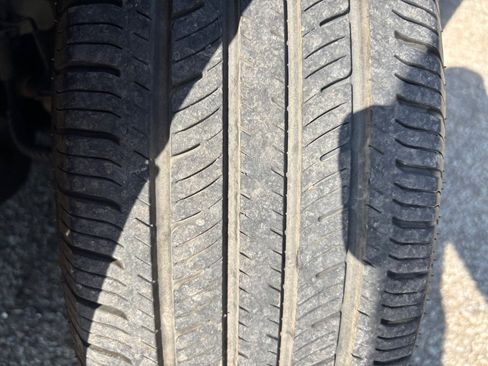 Used 2009 Chrysler Town & Country Touring FWD image 18
