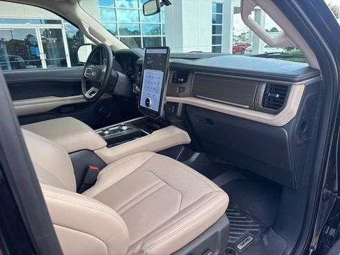 Used 2024 Ford Expedition Limited AWD/4WD image 14