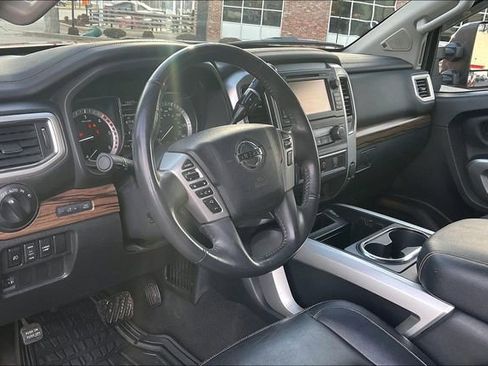 Used 2016 Nissan Titan SL image 14