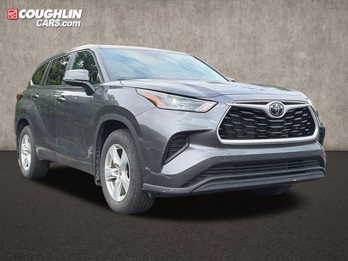 Used 2023 Toyota Highlander L FWD image 1