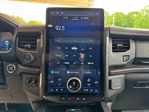 Used 2024 Ford Expedition Limited AWD/4WD image 18