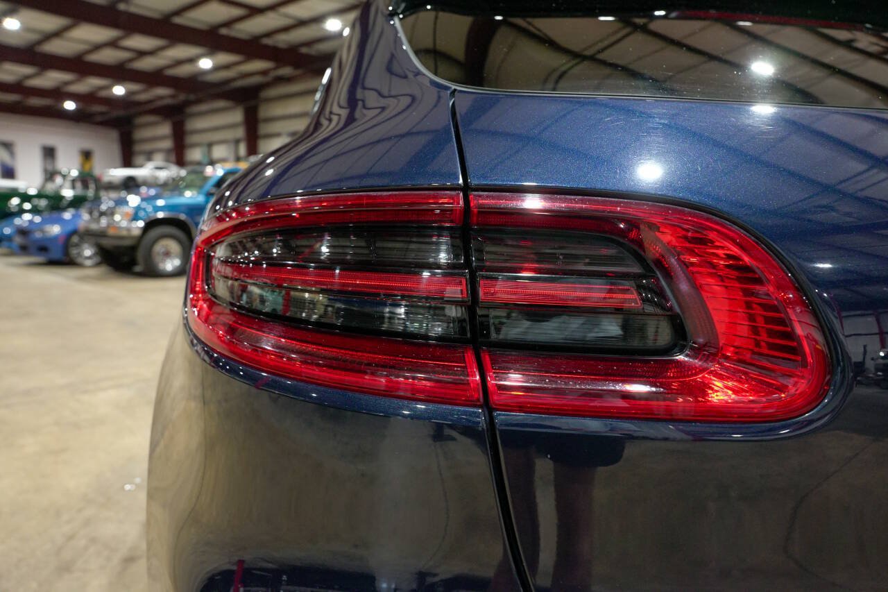 Used 2018 Porsche Macan AWD/4WD image 38