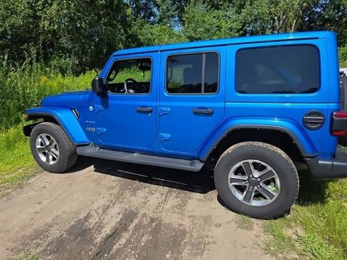 Used 2022 Jeep Wrangler Unlimited Sahara w/ LED Lighting Group AWD/4WD image 4