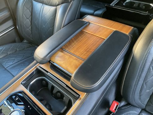 Used 2024 Jeep Grand Wagoneer L Series III image 24