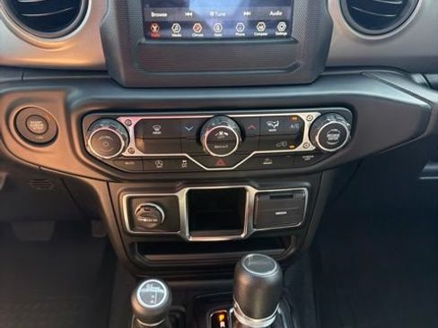 Used 2023 Jeep Gladiator Sport AWD/4WD image 19