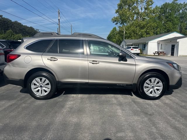 Used 2018 Subaru Outback 2.5i Premium AWD/4WD image 6