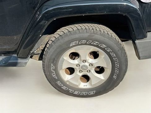 Used 2014 Jeep Wrangler Unlimited Sahara w/ Max Tow Package AWD/4WD image 18