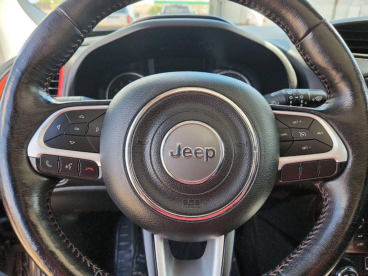 Used 2019 Jeep Renegade Trailhawk w/ LED Lighting Group AWD/4WD image 12
