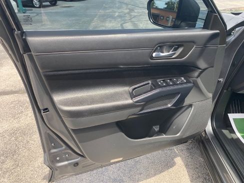 Used 2022 Nissan Pathfinder S AWD/4WD image 9