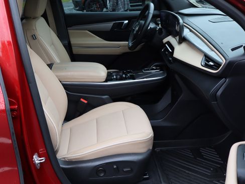 Used 2025 Buick Enclave Preferred FWD image 27