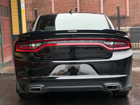 Used 2017 Dodge Charger SXT w/ Navigation & Travel Group image 4
