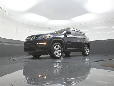 Used 2018 Jeep Compass Latitude AWD/4WD image 11