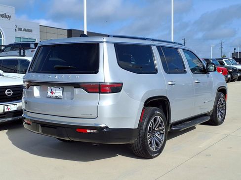 Used 2024 Jeep Wagoneer Series II w/ Flexible Seating Group AWD/4WD image 6