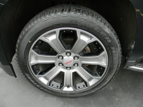 Used 2018 GMC Yukon XL Denali w/ Open Road Package AWD/4WD image 5