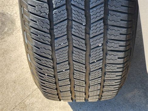 Used 2023 GMC Yukon SLT image 12