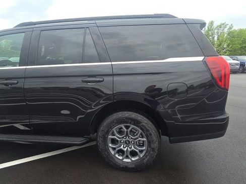 Used 2025 Ford Expedition Active AWD/4WD image 18