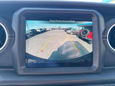 Used 2023 Jeep Wrangler Unlimited Sahara image 25