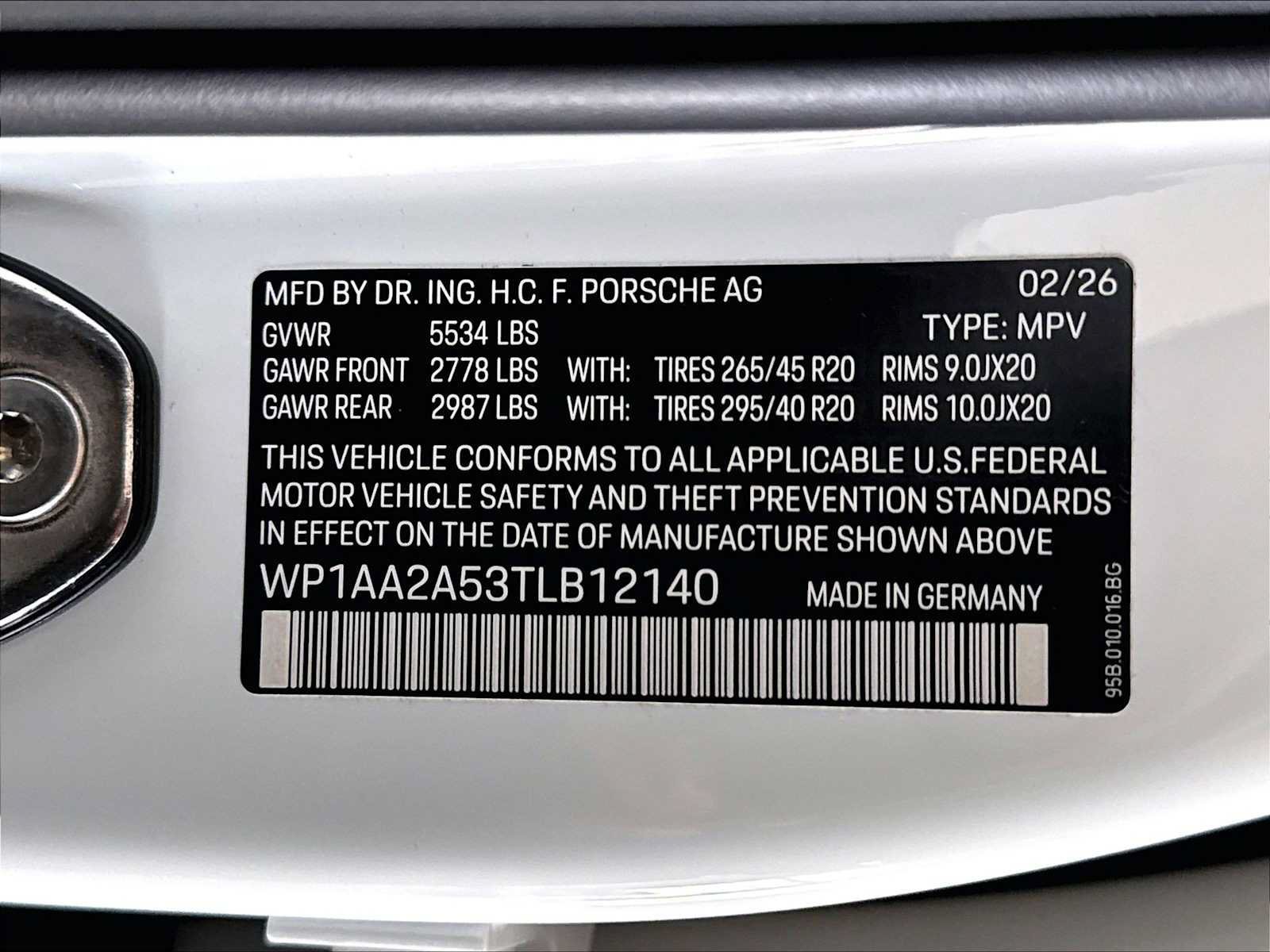 Used 2026 Porsche Macan AWD/4WD image 36