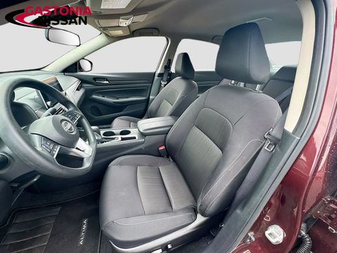 Used 2025 Nissan Altima 2.5 SV FWD image 26