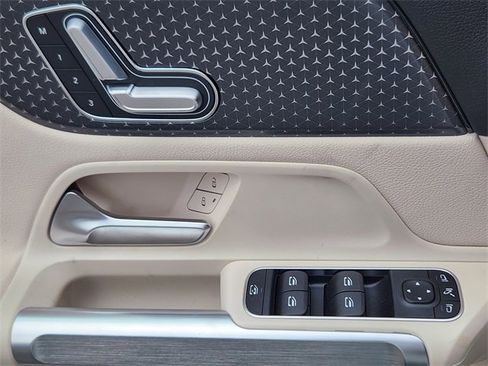 Certified 2025 Mercedes-Benz GLB 250 4MATIC image 11