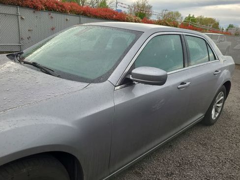 Used 2015 Chrysler 300 Limited image 2