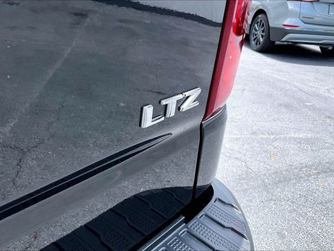 Used 2022 Chevrolet Silverado 1500 LTZ w/ LTZ Premium Package AWD/4WD image 5
