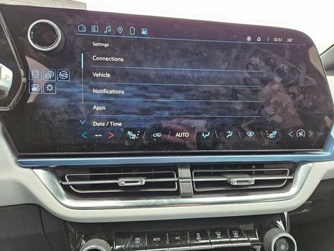 Used 2025 Chevrolet Equinox EV LT image 12