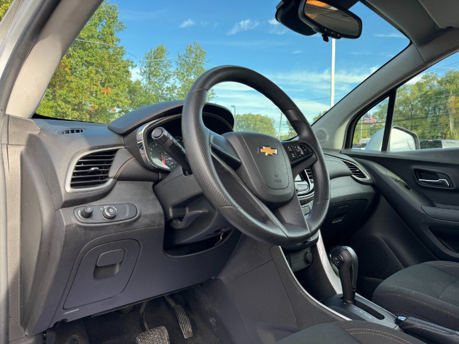 Used 2017 Chevrolet Trax LS AWD/4WD image 14